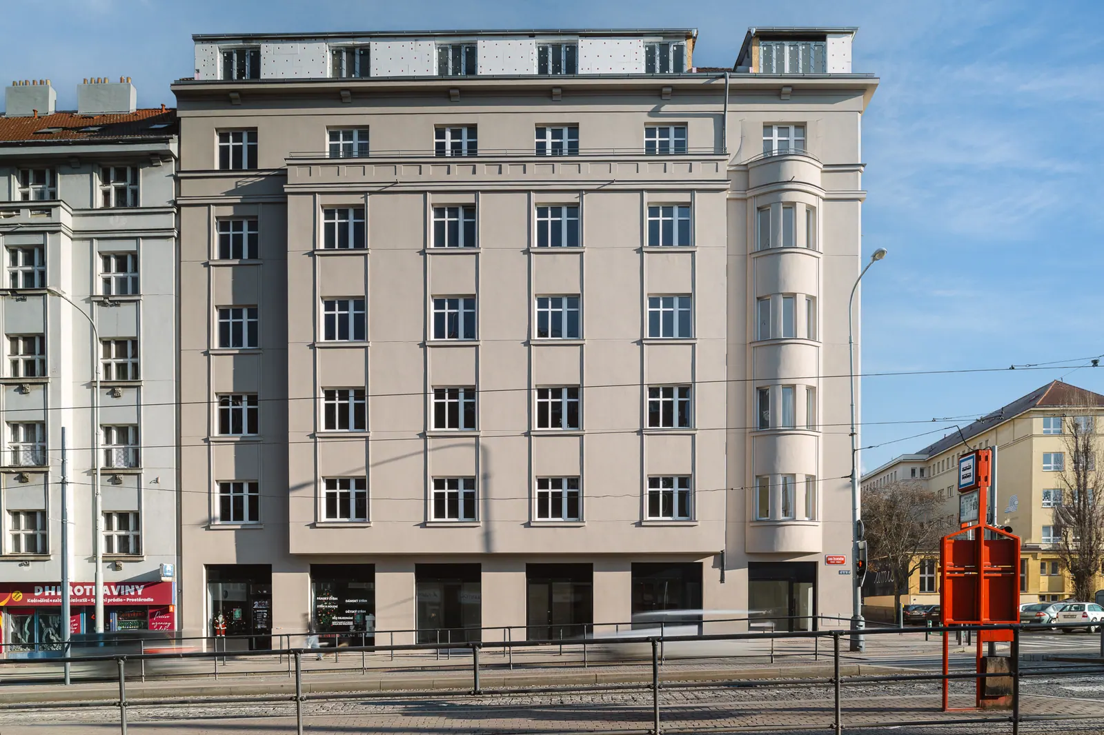 Jeseniova 93